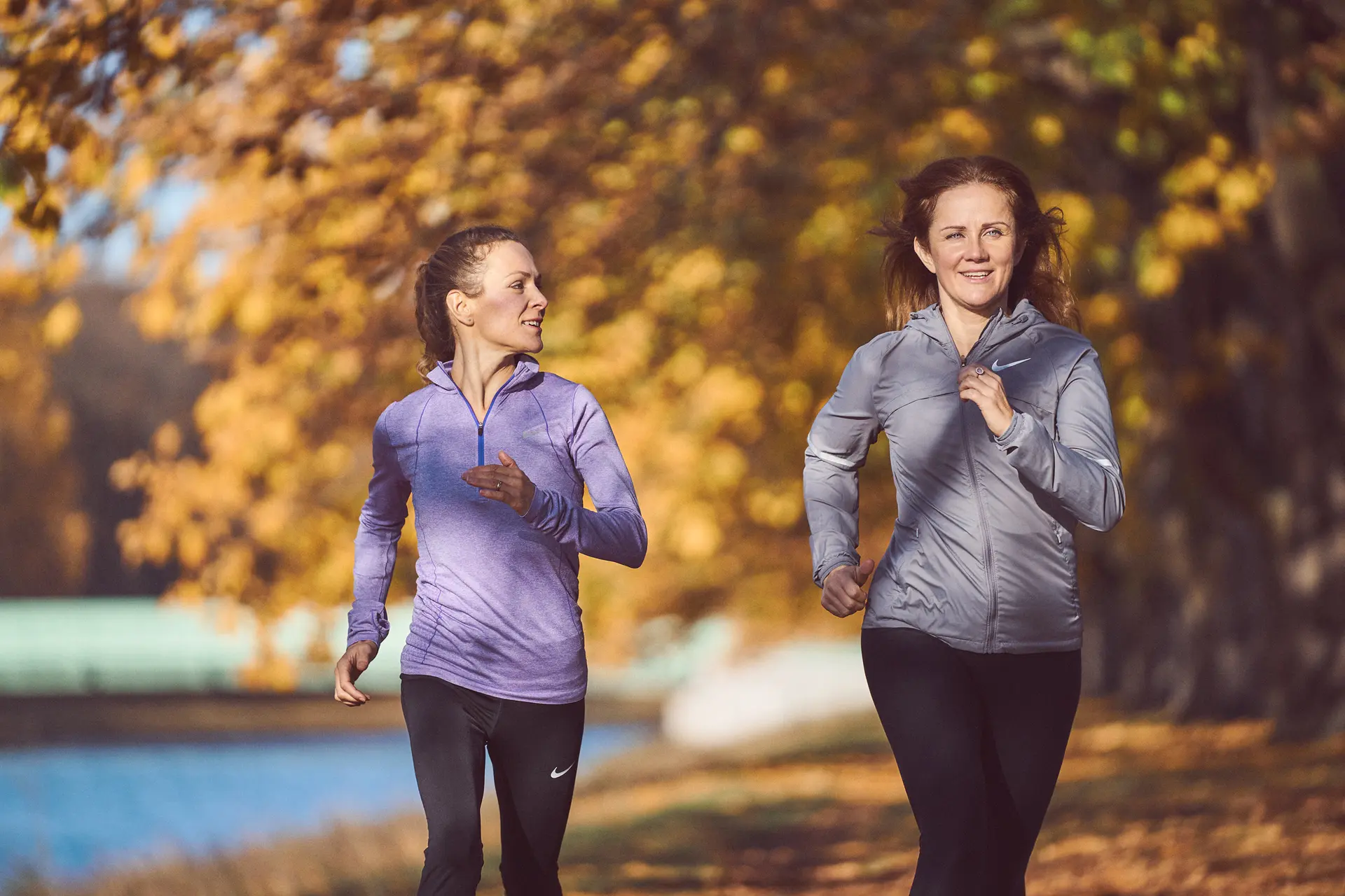 Aksinja Thater beim Outdoor Training im Herbst